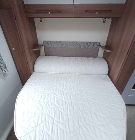 Bailey Advance 74-4 Island Bed full