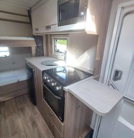 Swift Distinction 696 3500kgs full